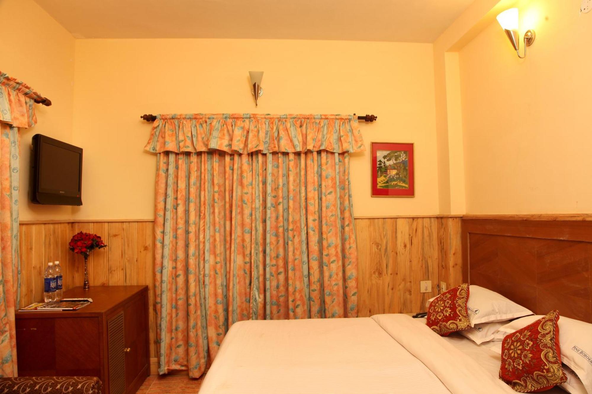 Pine Borough Inn Kodaikanal Exterior photo